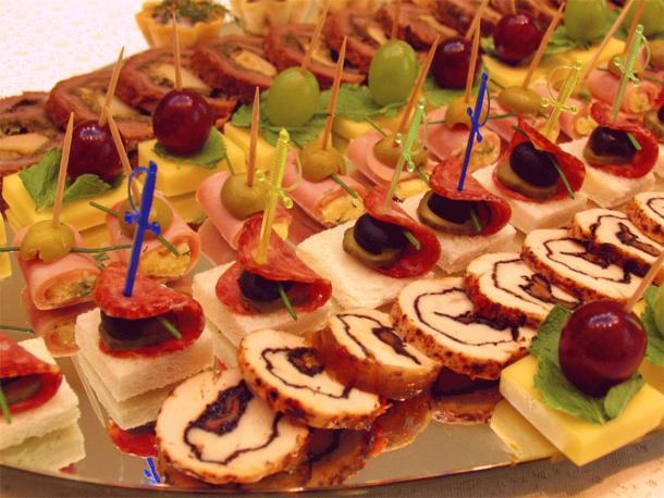 Мясное плато фуршетное (набор мясопродуктов, гарнир) Мясное плато фуршетное (набор мясопродуктов, гарнир)