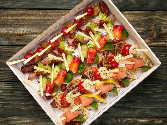 Доставка блюд и напитков на 20 персон в Архангельске