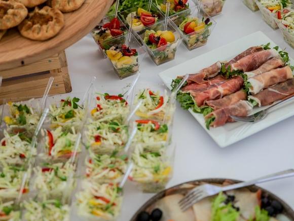 Фуршетный сет стандарт с горячими закусками на 21-25 персон в Архангельске