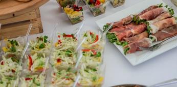 Фуршетный сет стандарт с горячими закусками на 16-20 персон